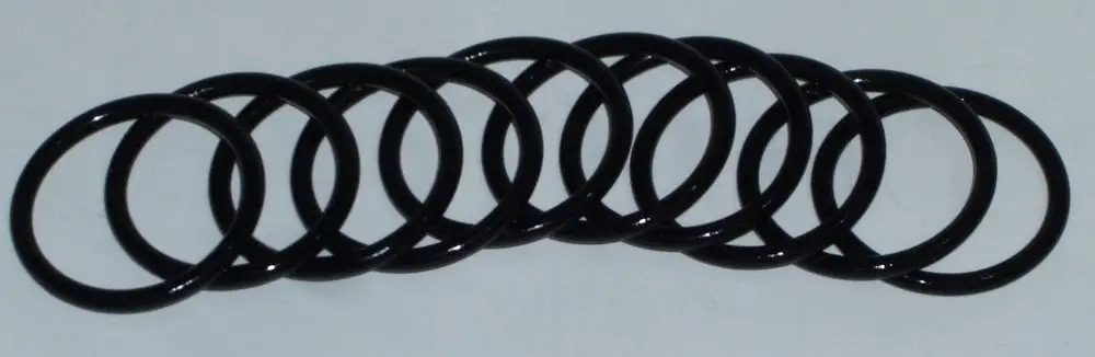 Schwarze O-Ringe in Reihe, möglicherweise für Dichtungen, ideal für Anwendungen wie die von Daikin in Heizungsverteilern.